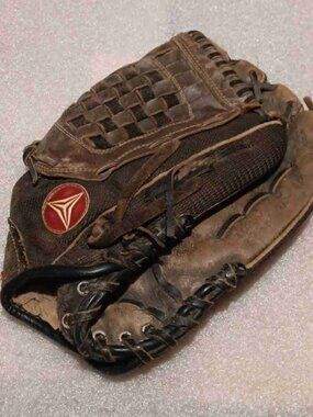 Vintage (60's or 70's) Regent baseball glove VGC
